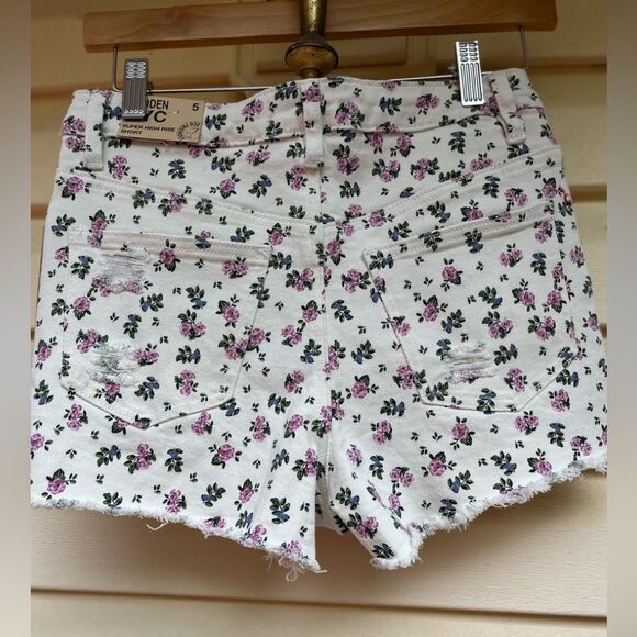 Madden NYC white floral print brand new denim distressed shorts, size 5 - Picture 1 of 12